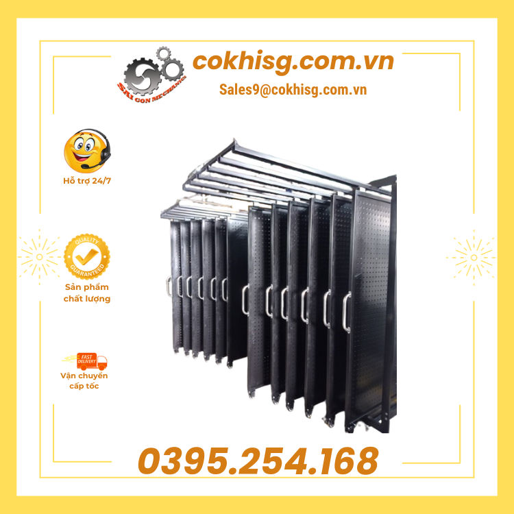 Xe đẩy đồ nghề trong garage ô tô